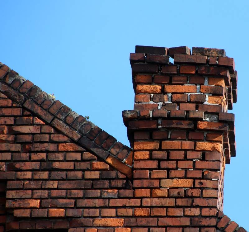 Damaged chimney on an Lynwood home showing cracks and missing mortar